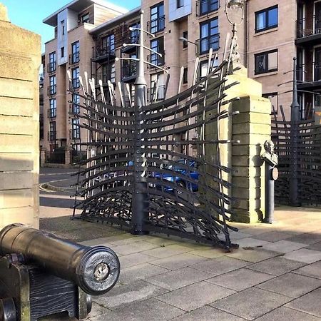 Апартаменти Waterfront Living In Leith With Free Parking! Единбург Екстер'єр фото