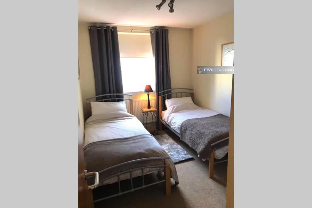 Апартаменти Waterfront Living In Leith With Free Parking! Единбург Екстер'єр фото