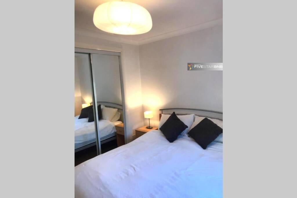 Апартаменти Waterfront Living In Leith With Free Parking! Единбург Екстер'єр фото
