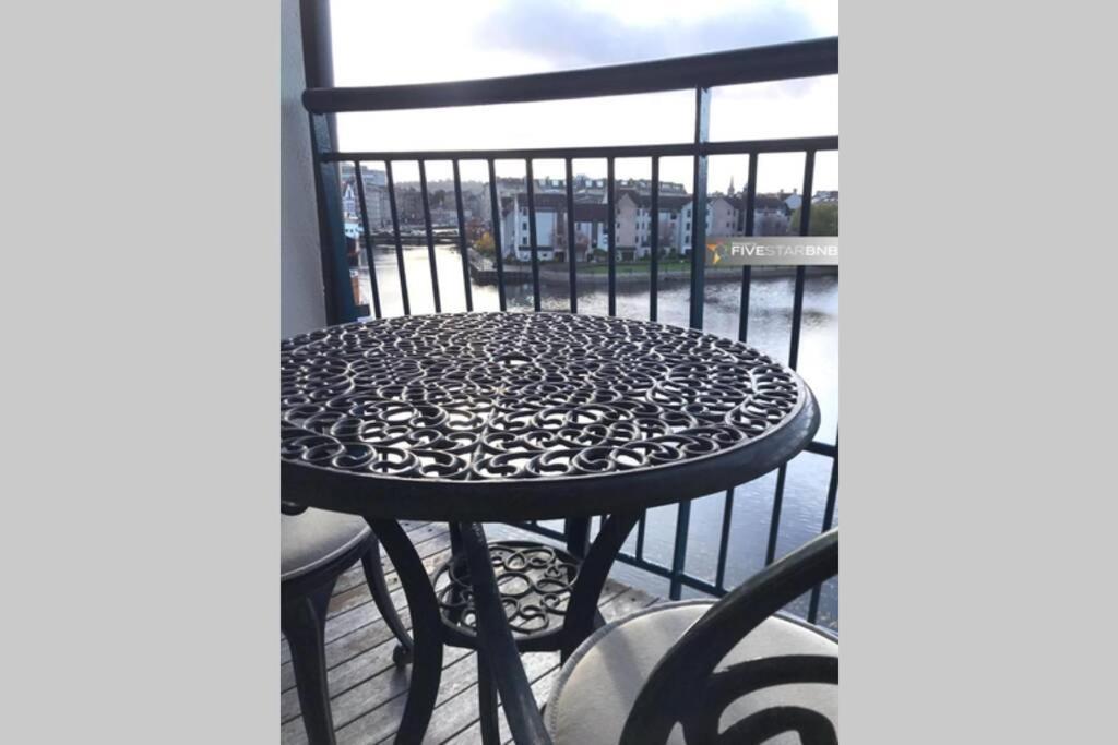 Апартаменти Waterfront Living In Leith With Free Parking! Единбург Екстер'єр фото